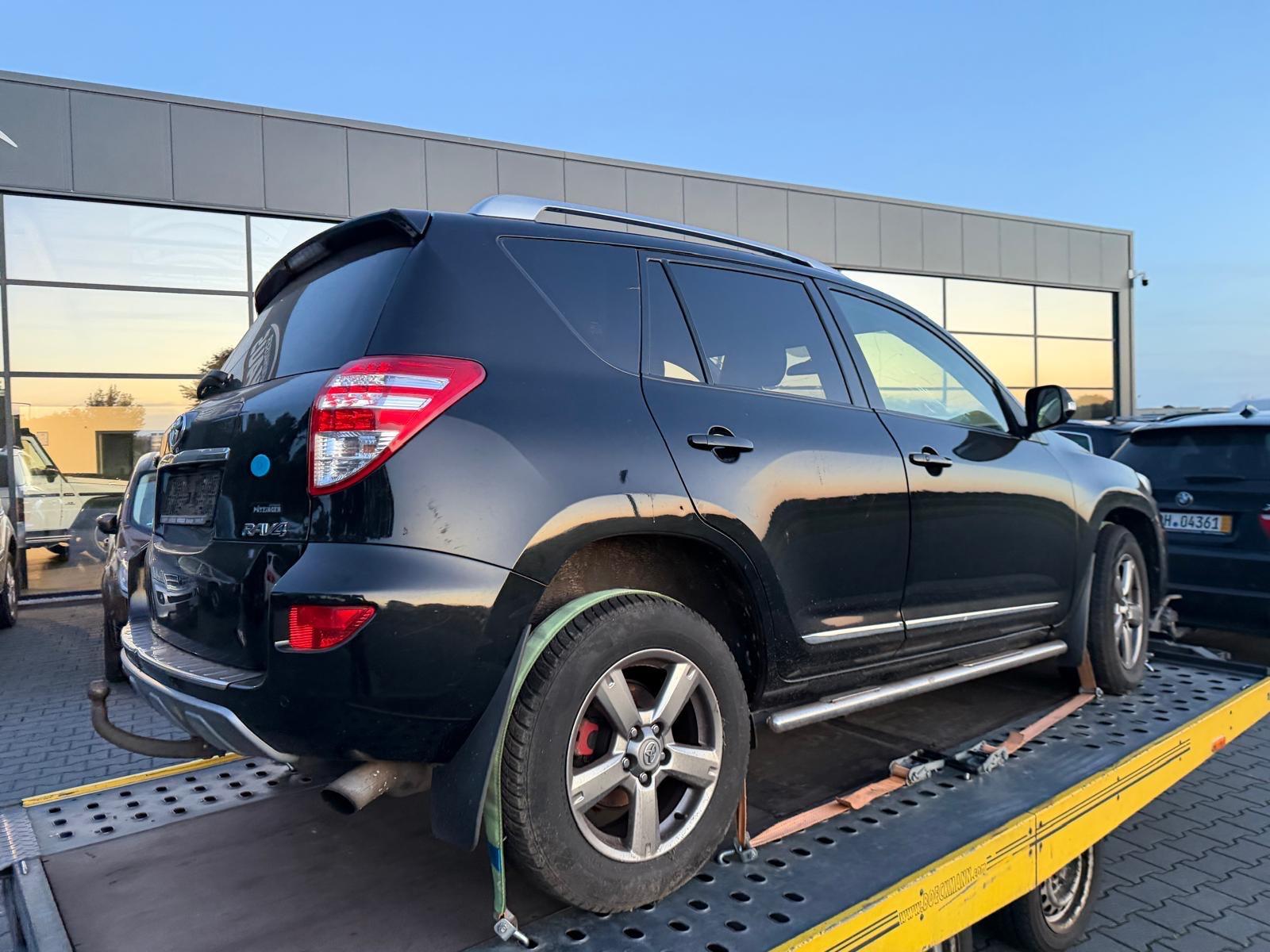 Toyota RAV4 2012 — rear view