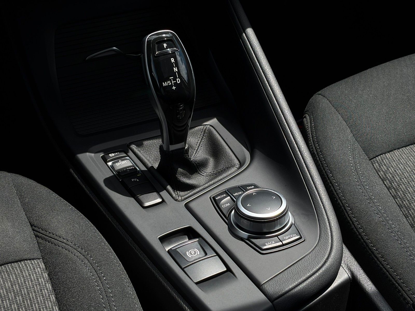 Fahrzeugabbildung BMW X1 sDrive 20d Temp. AHK PANO LED CAM KZG CarPlay