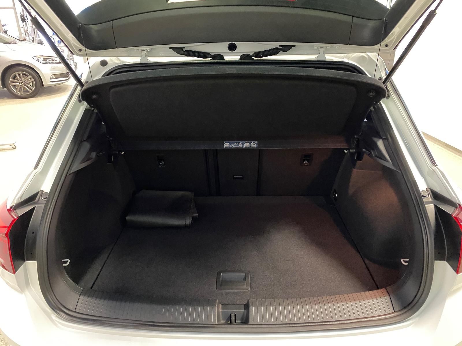 Fahrzeugabbildung Volkswagen T-Roc 1.5 TSI DSG SPORT R-LINE+ACC+AHK+ALLWETTER