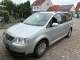 Volkswagen Touran 1.6 FSI Automatik Basis Basis - Volkswagen Touran mit Benzin-Antrieb: Kleinbus, Automatik, 1.6