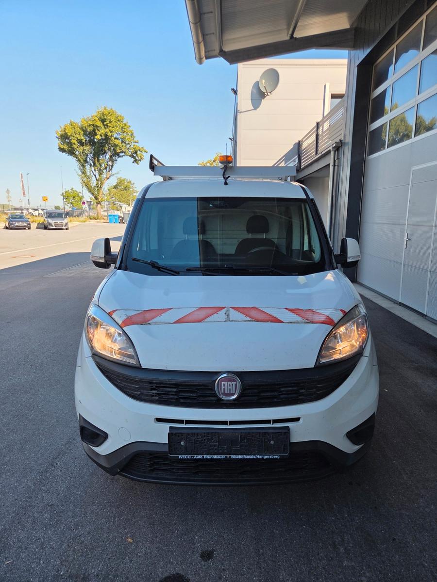 Fiat Doblo 2015 — rear view