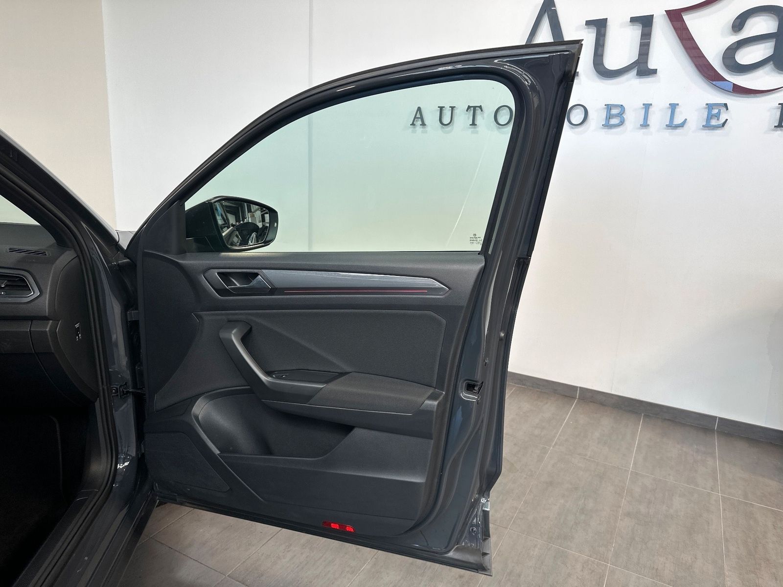 Fahrzeugabbildung Volkswagen T-Roc 2.0 TDI DSG Sport NAV+STHZG+KAM+SHZ+PDC