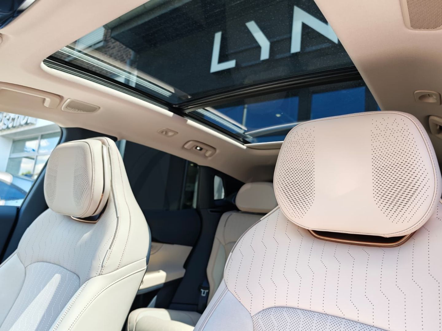 Lynk & Co 08