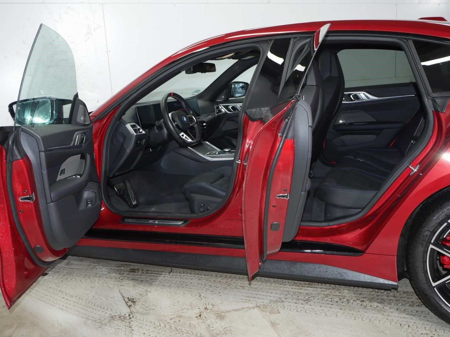 Fahrzeugeinzelansicht 16 Fahrzeugabbildung BMW i4 M50 |Glasdach |Harman Kardon |M Sportsitze