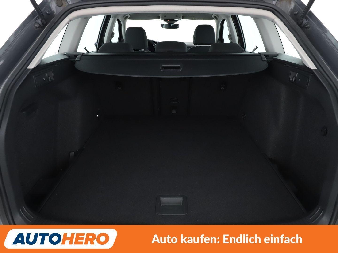 Volkswagen Golf VIII 1.0 eTSI Life Aut.*NAVI*CAM*ACC*SHZ*, миниатюра 16