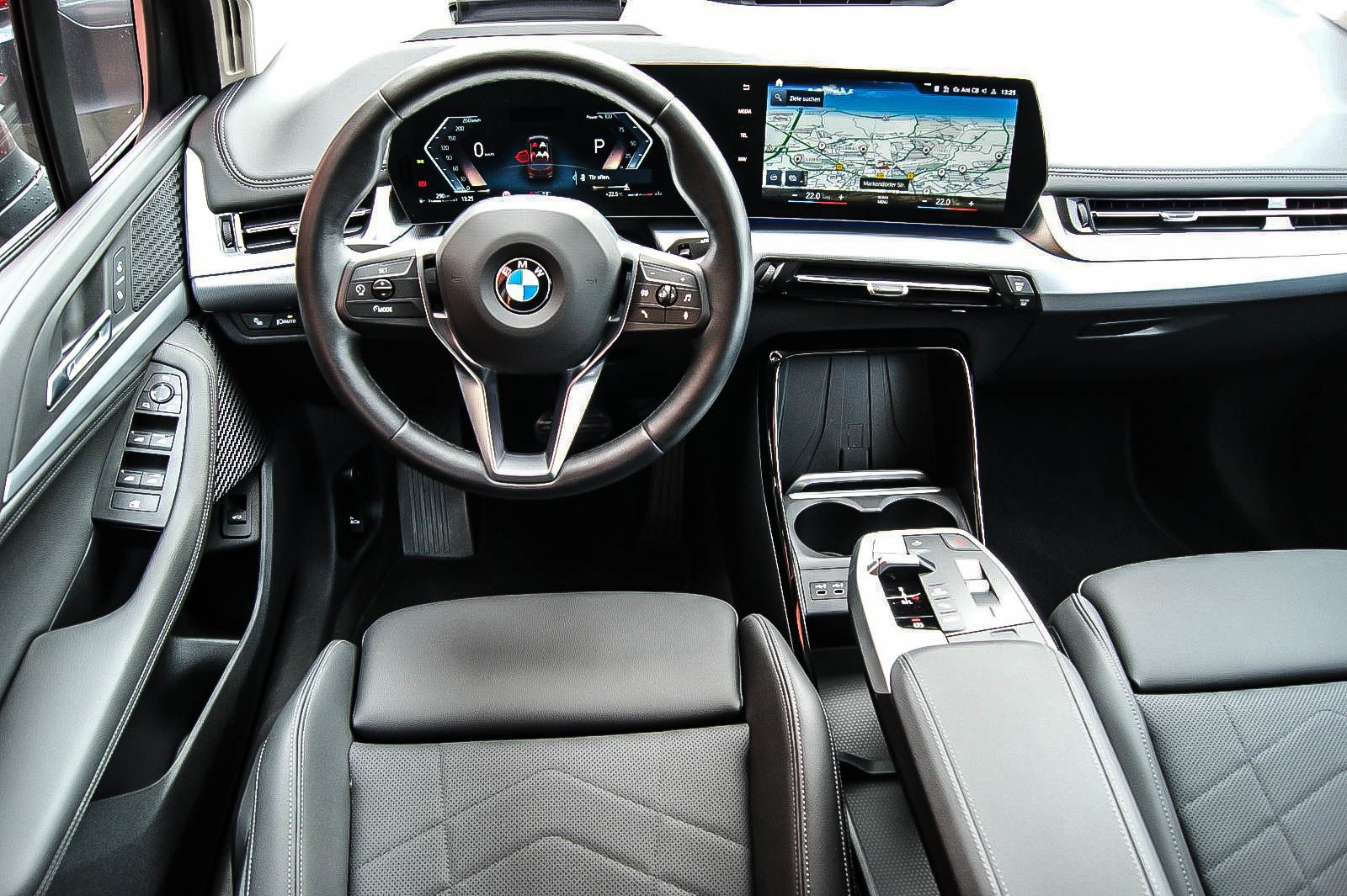 Fahrzeugabbildung BMW 223 Active Tourer i xDrive LEDER HEAD-UP WINTER