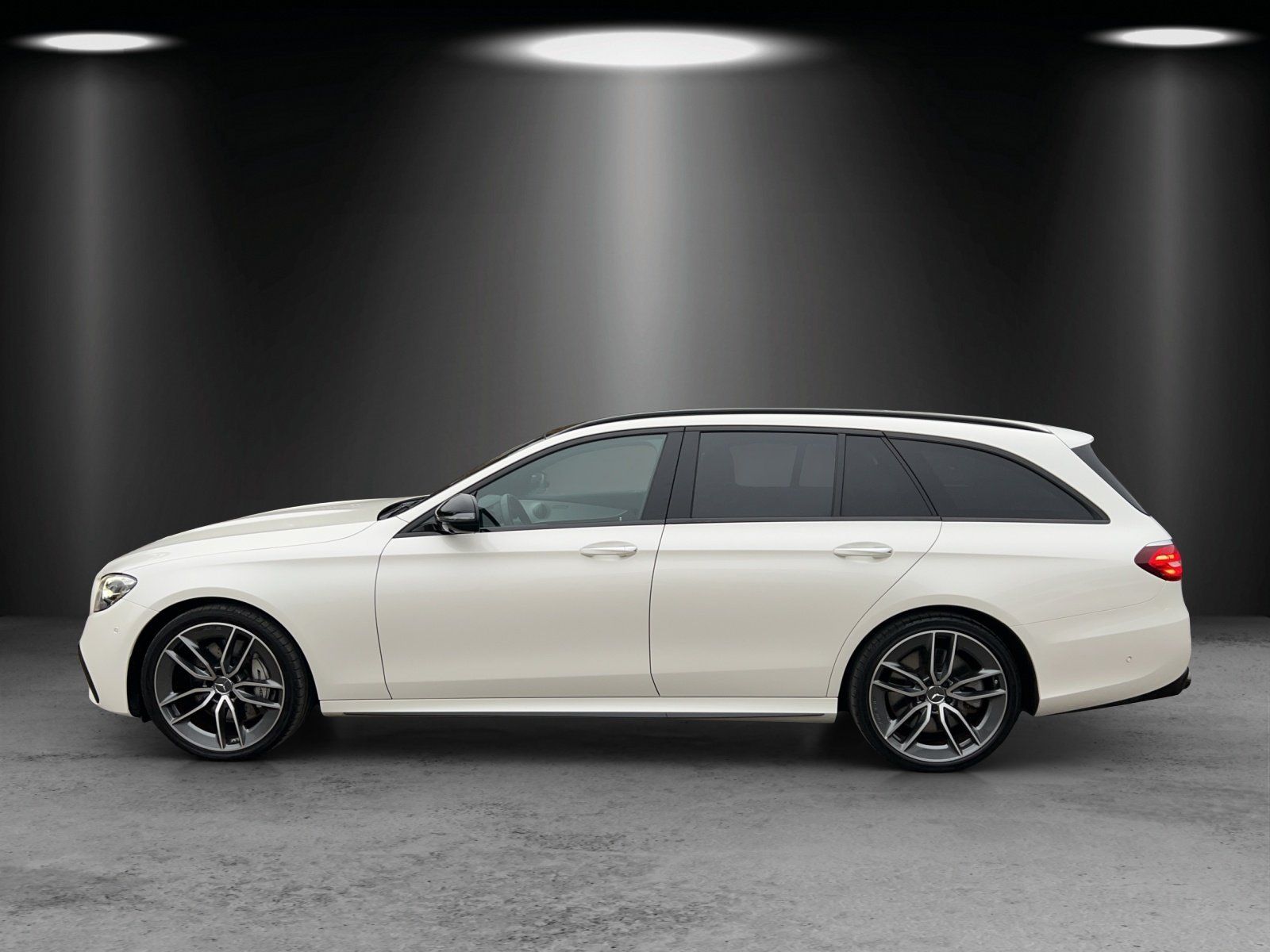 Fahrzeugabbildung Mercedes-Benz E 53 AMG T DISTRO Perf.AGA Driver's Standhz Pano