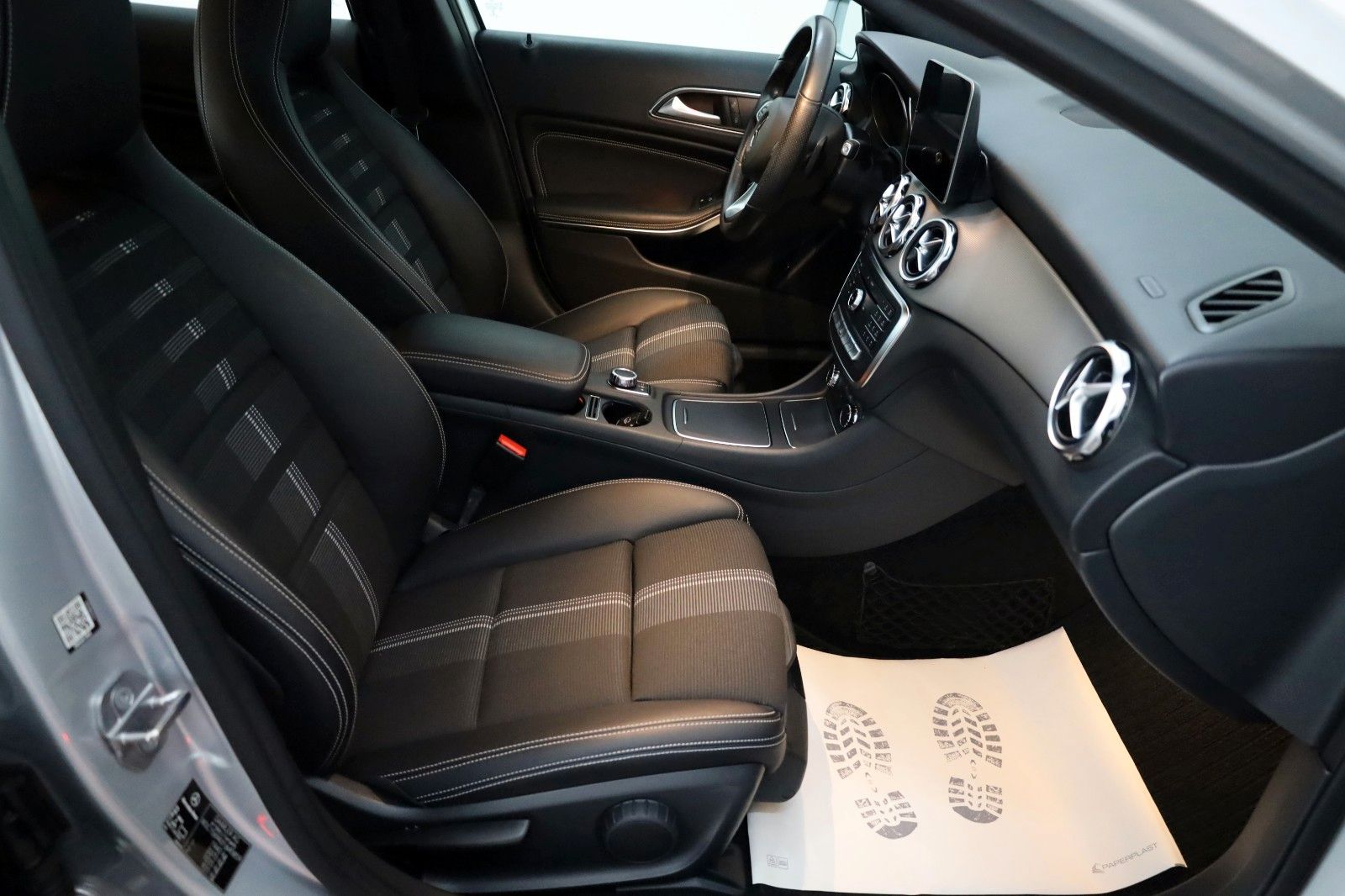 Fahrzeugabbildung Mercedes-Benz GLA 200 Urban T.Leder,Navi,LED,Kamera,SH,SR+WR