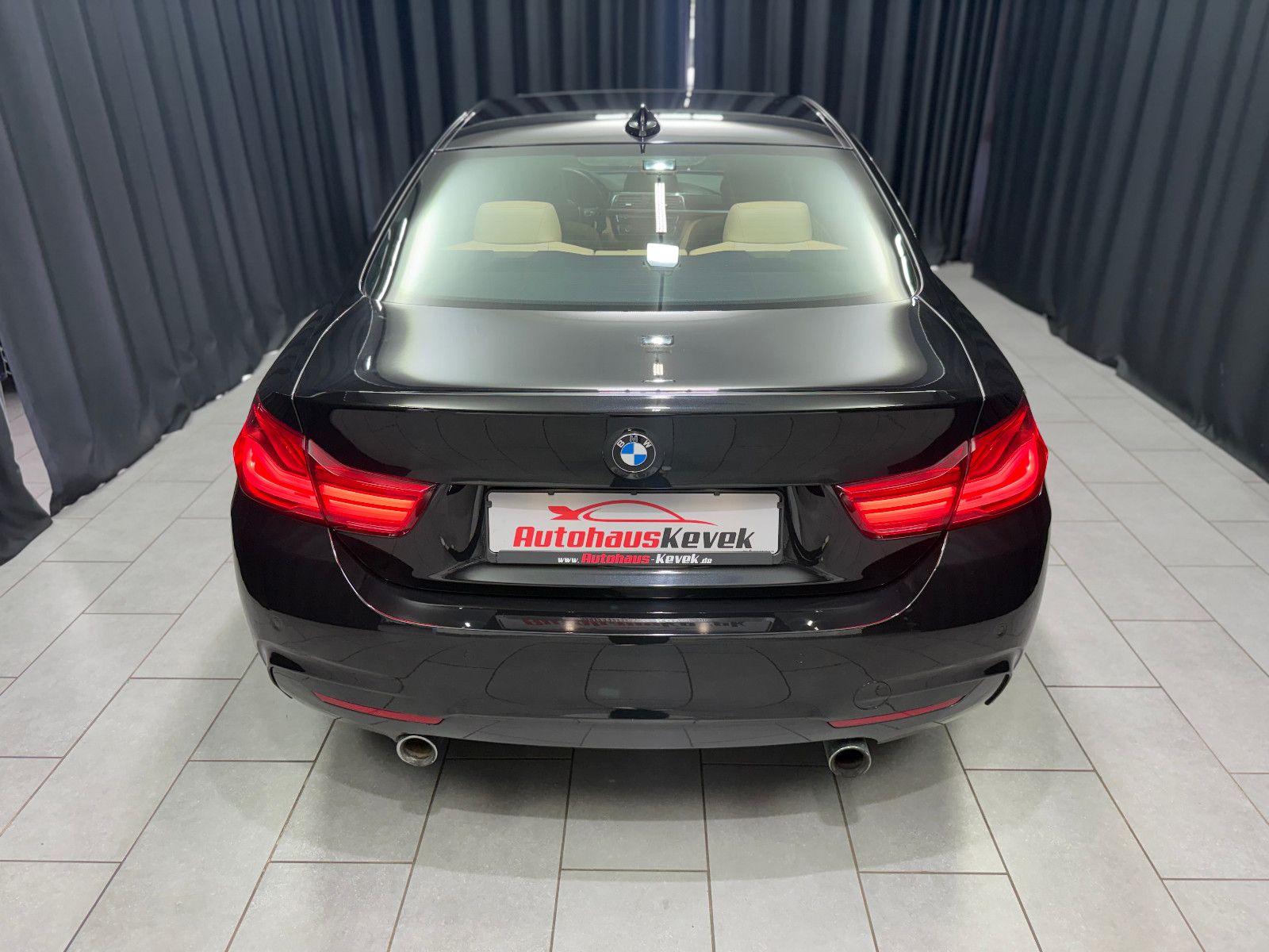 Fahrzeugabbildung BMW 440i Coupe M Sport|LCI|GLASDACH|SHADOWLINE