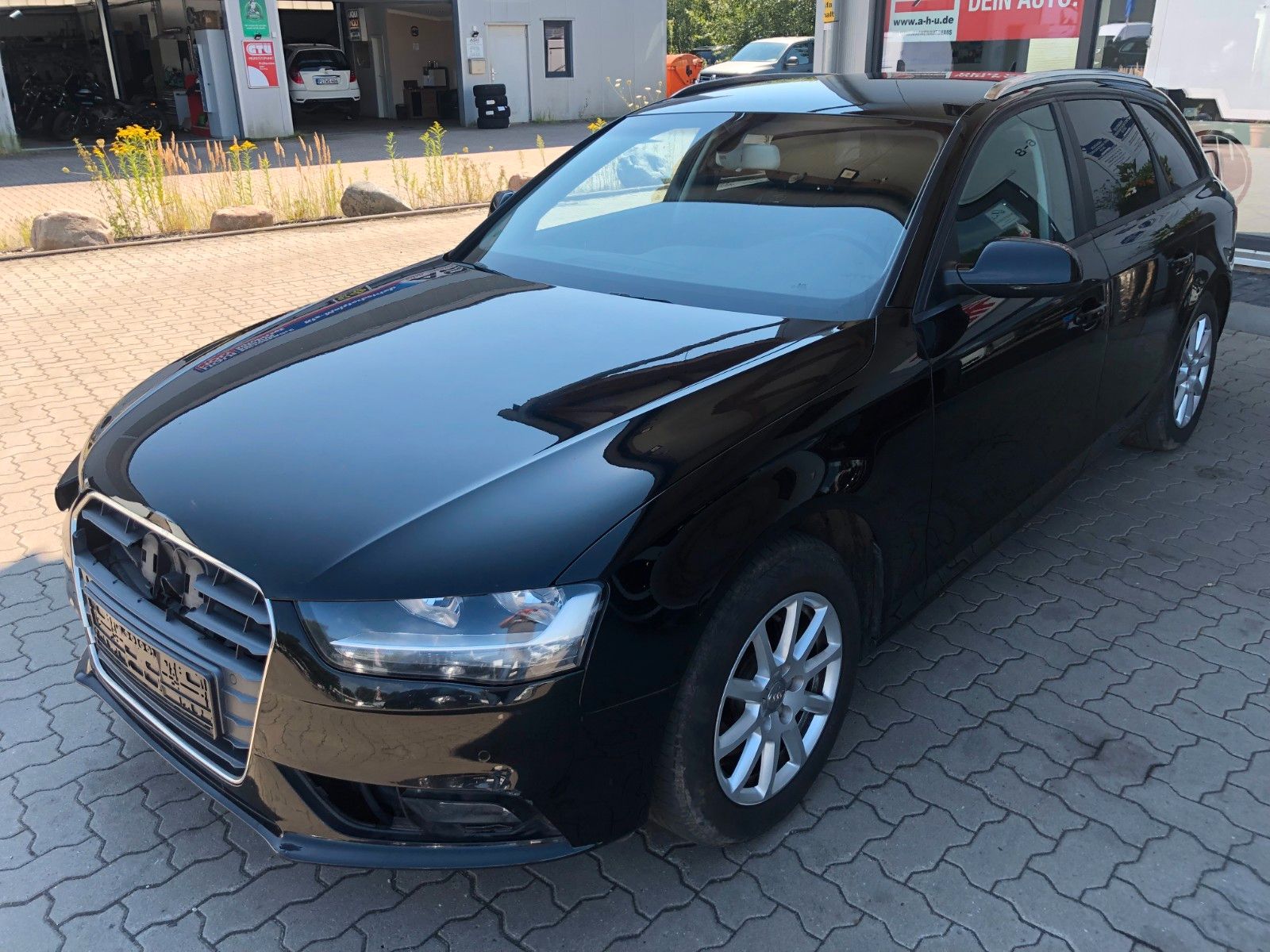 Fahrzeugabbildung Audi A4 Avant Attraction Wildschaden