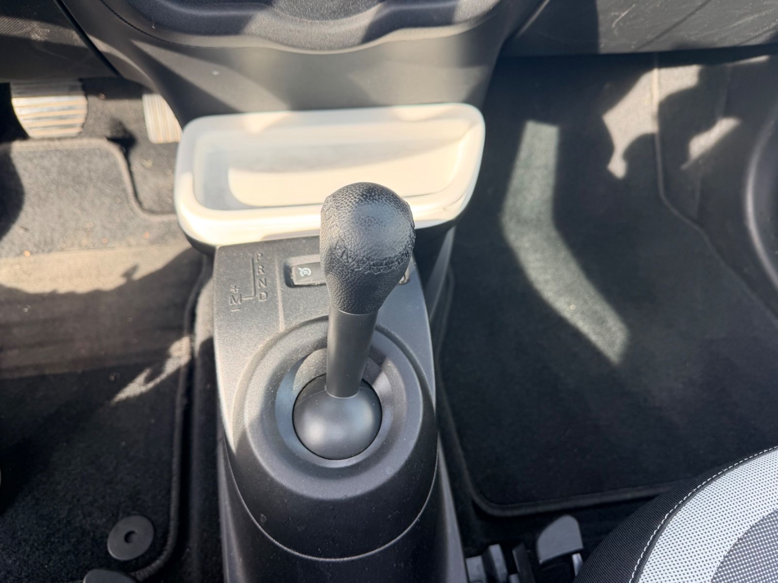 Fahrzeugabbildung Renault Twingo Intens "AUTOMATIK / FALTDACH / 1.HAND"