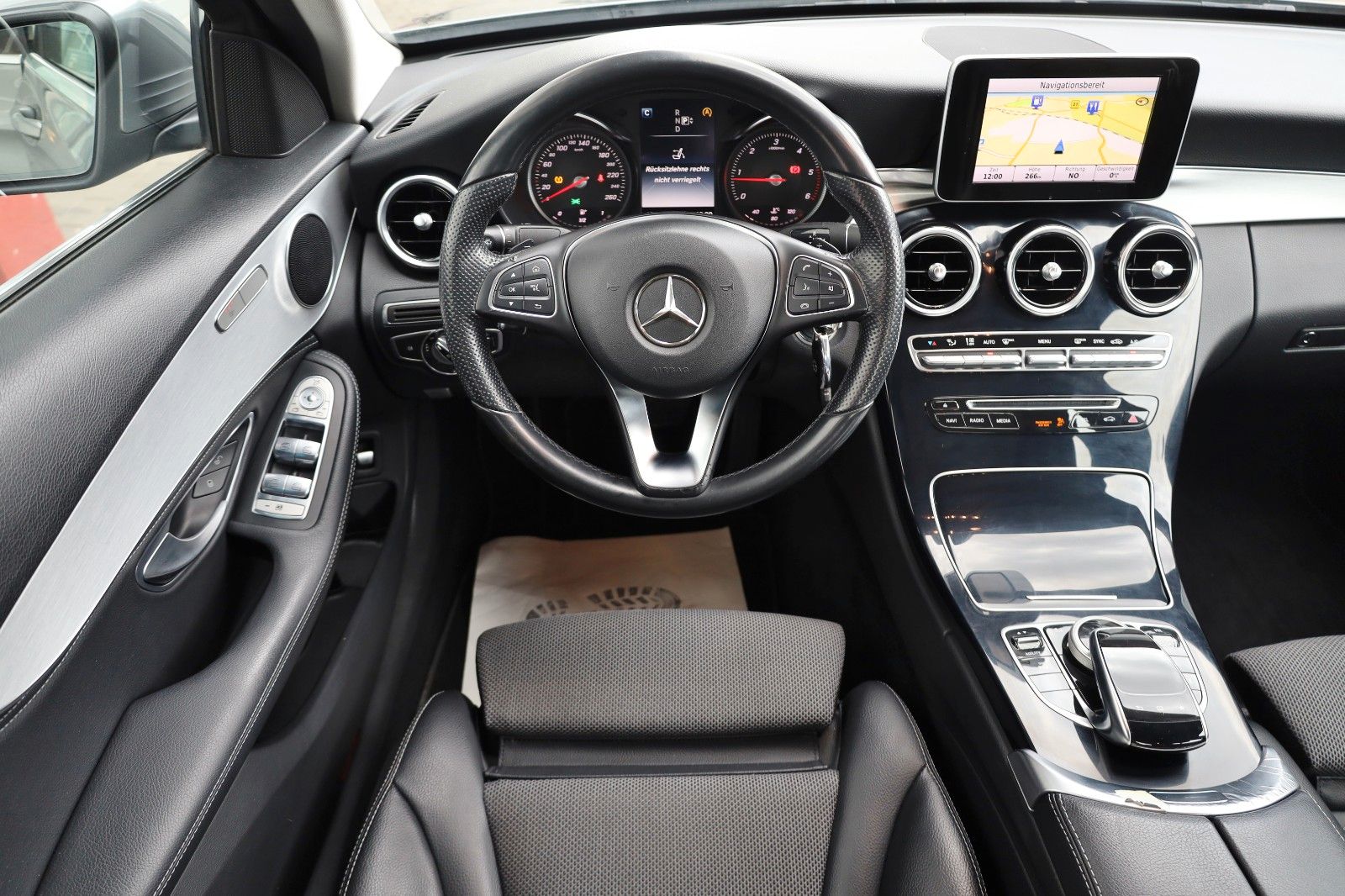 Fahrzeugabbildung Mercedes-Benz Lim. C 220d Avantgarde T.Leder,Navi,SH,PDC