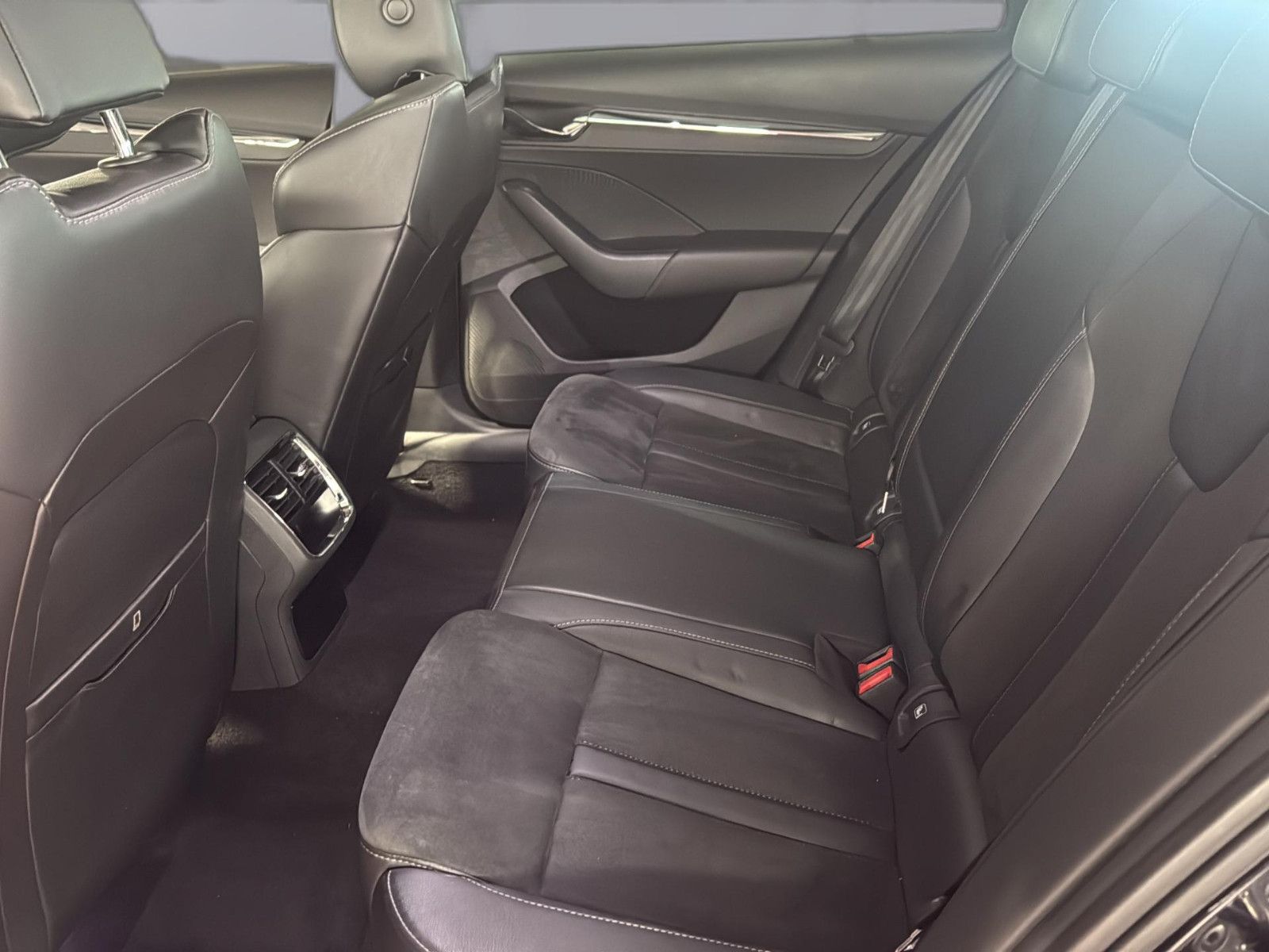 Fahrzeugabbildung SKODA Octavia/ First Edition- Standhz./AHK /1. Hand