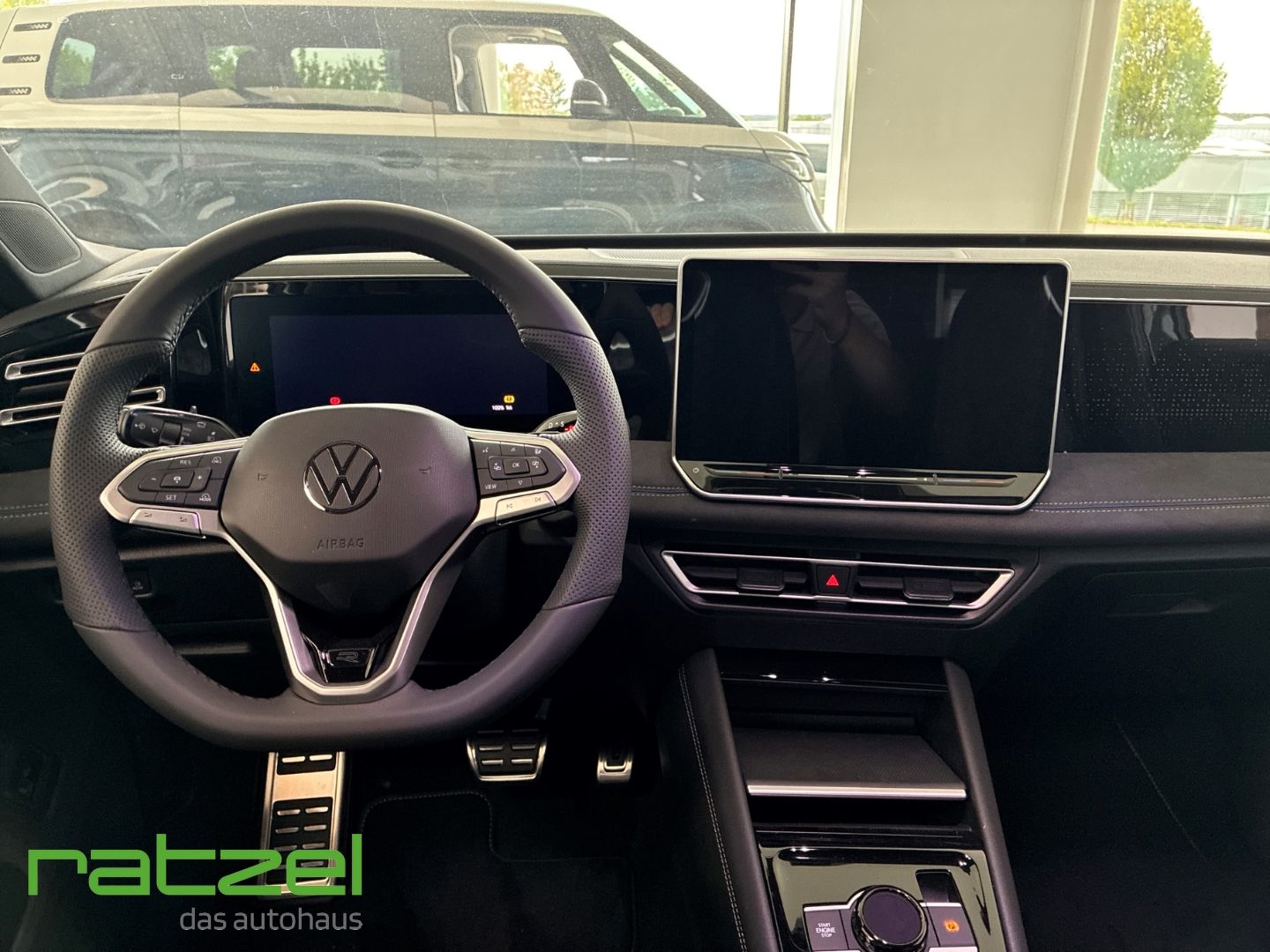 Fahrzeugabbildung Volkswagen Tiguan R-Line 110KW AHK+Elek. Heckklappe