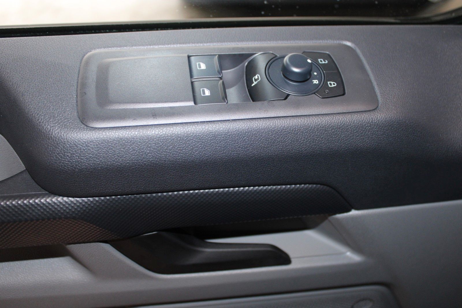 Fahrzeugabbildung Ford Transit Custom TREND PHEV L1 LED NAVI Technolog