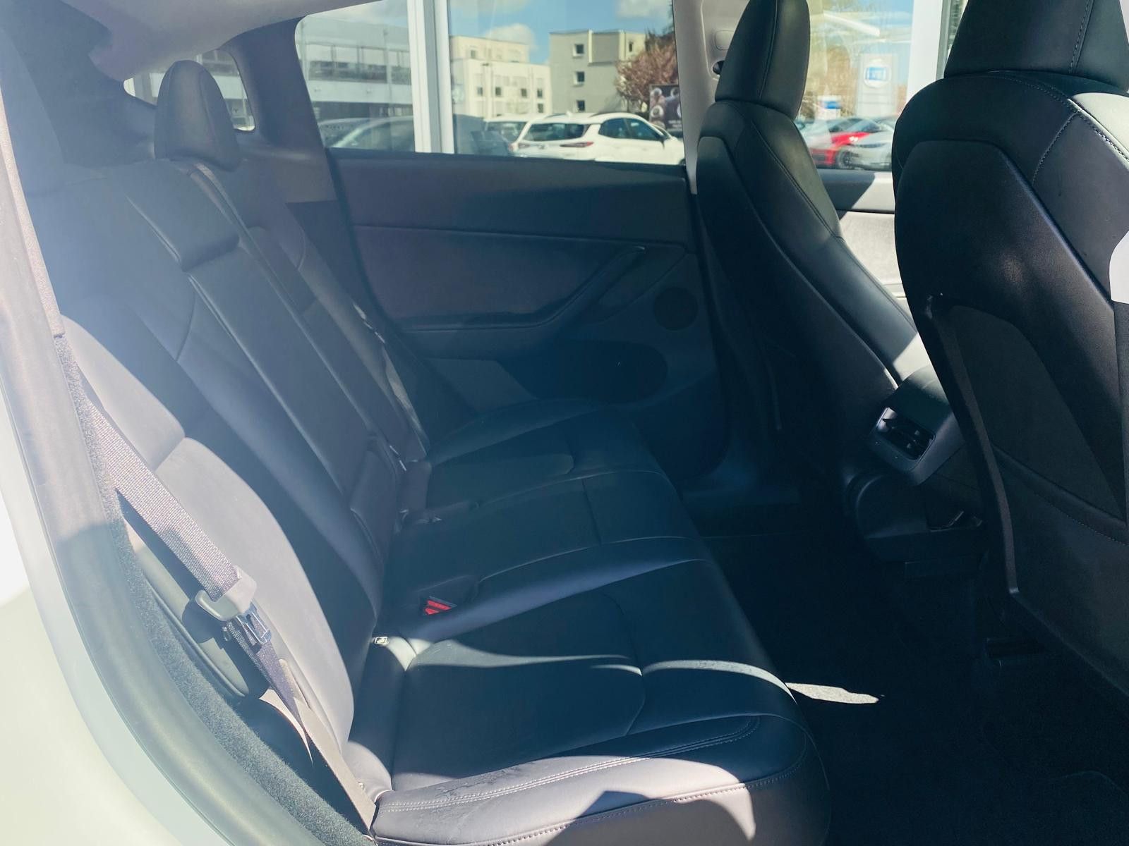 Fahrzeugabbildung Tesla Model Y LR Dual AWD PANO+STDHZ+NAVI+LED+ACC+AHK+