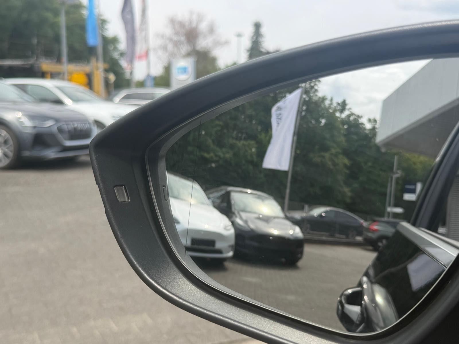 Fahrzeugabbildung Audi e-tron S QUATT 2X S LINE LUFT+MEMO+NAVI+LED+PDC+