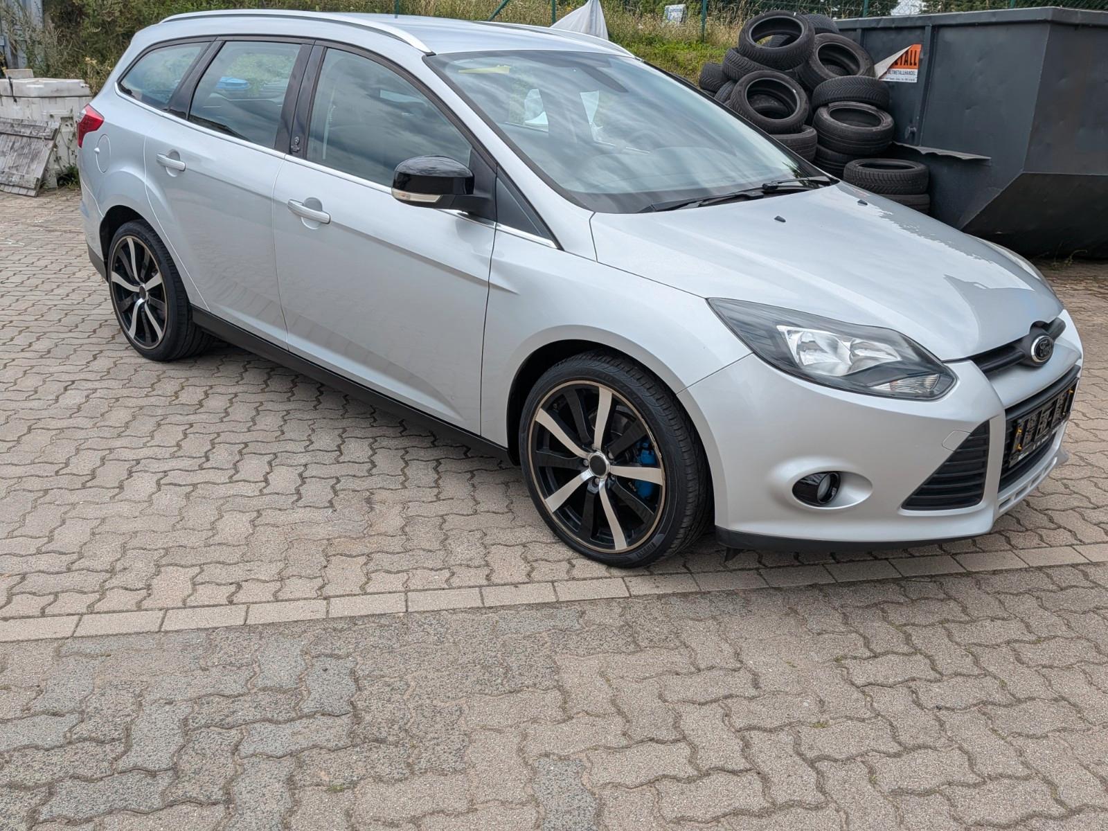 Ford Focus 2012 — rear view