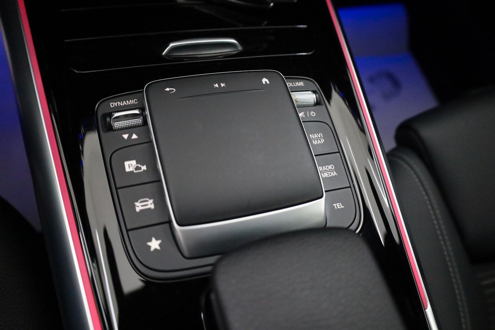 Fahrzeugabbildung Mercedes-Benz GLA 200d Style, 4Matic,NAVI,LED,T.Leder,Pano