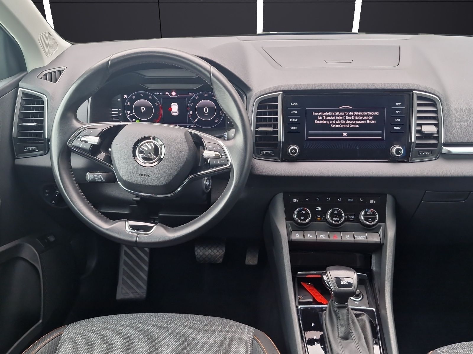 Fahrzeugabbildung SKODA Karoq Clever 1.5 TSI DSG LED Navi ACC AHK 4xSHZ