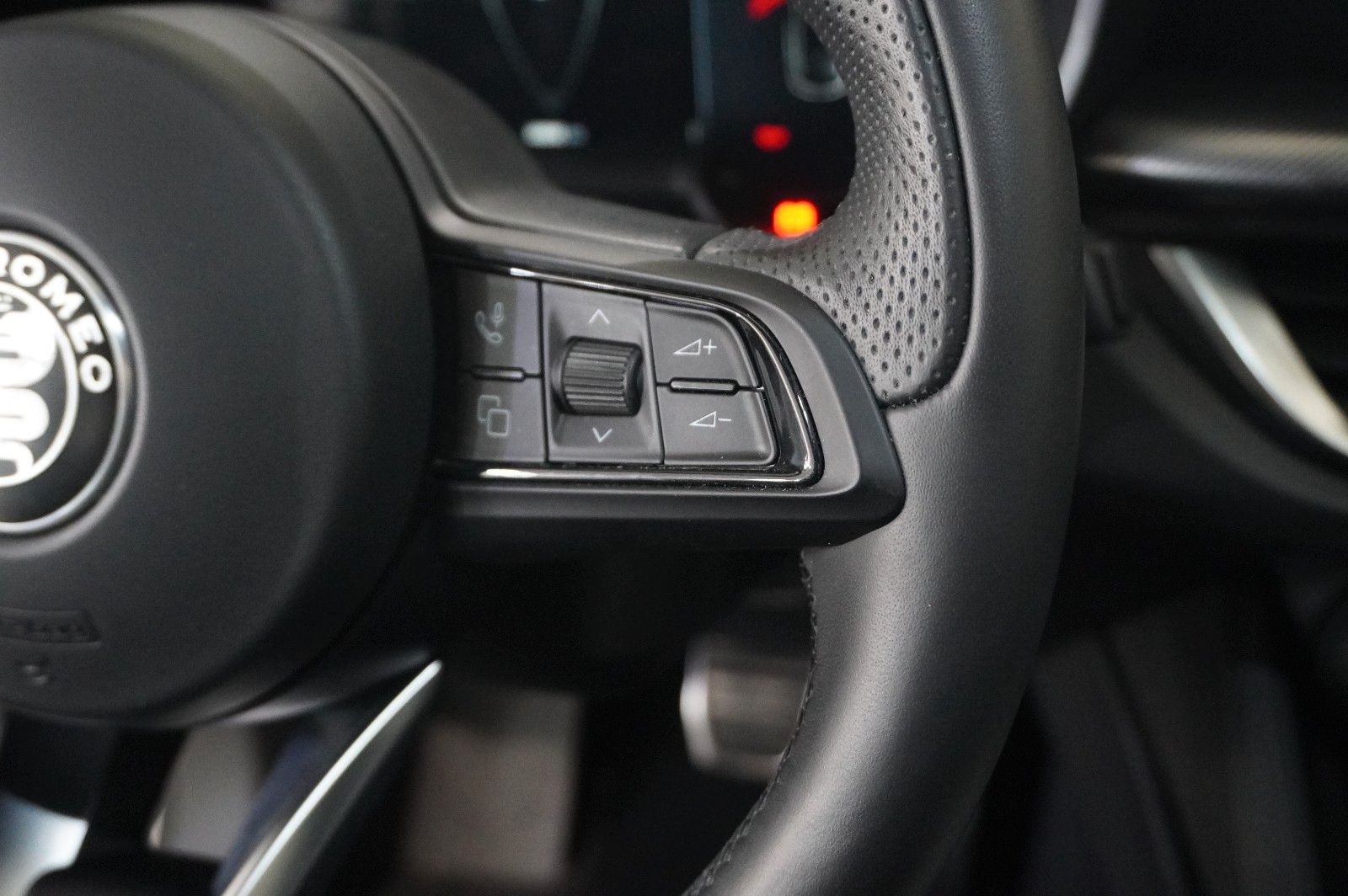 Fahrzeugabbildung Alfa Romeo Stelvio 2.2D VELOCE Q4 NAVI/LED/KAMERA/MATRIX/SH