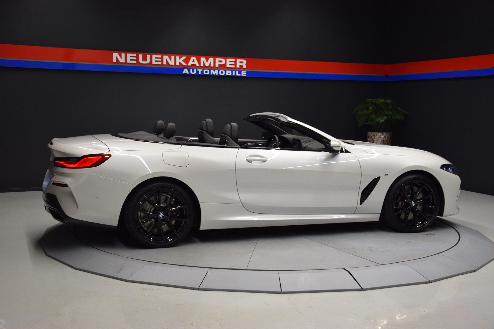 Fahrzeugabbildung BMW 840i M Sport Pro Cabrio HuD Sitzlklima Laser B&W