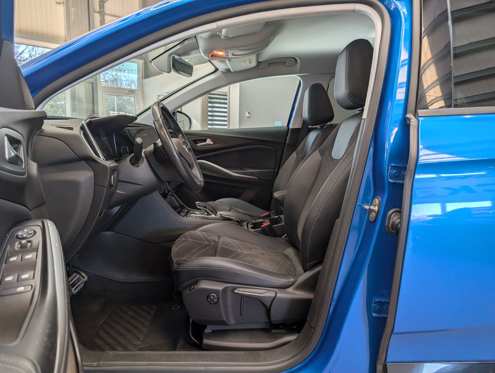 Fahrzeugabbildung Opel Grandland 1.6 PHEV GS Line ACC LED Winter-Paket