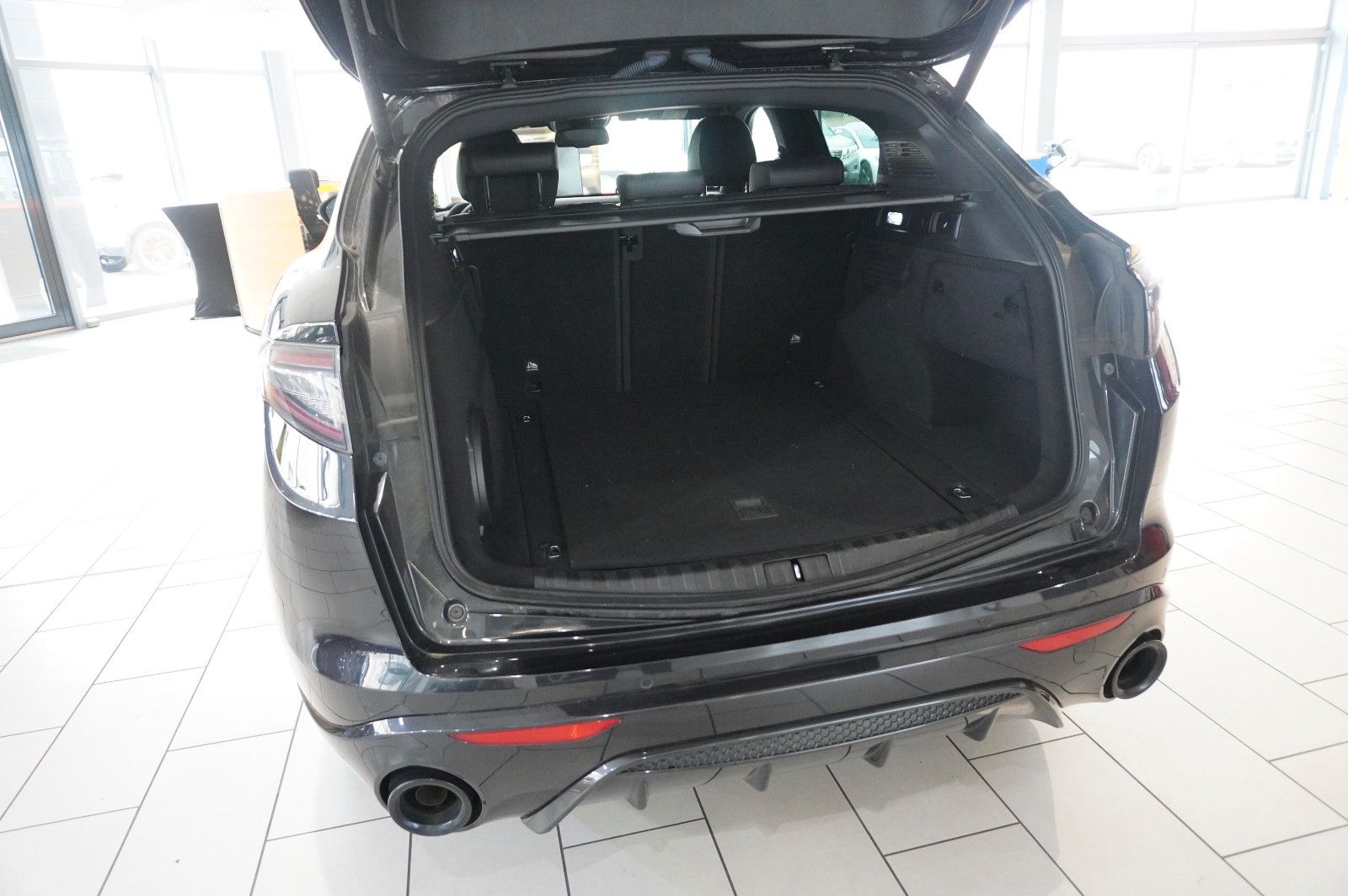Fahrzeugabbildung Alfa Romeo Stelvio 2.2D VELOCE Q4 NAVI/LED/KAMERA/MATRIX/SH