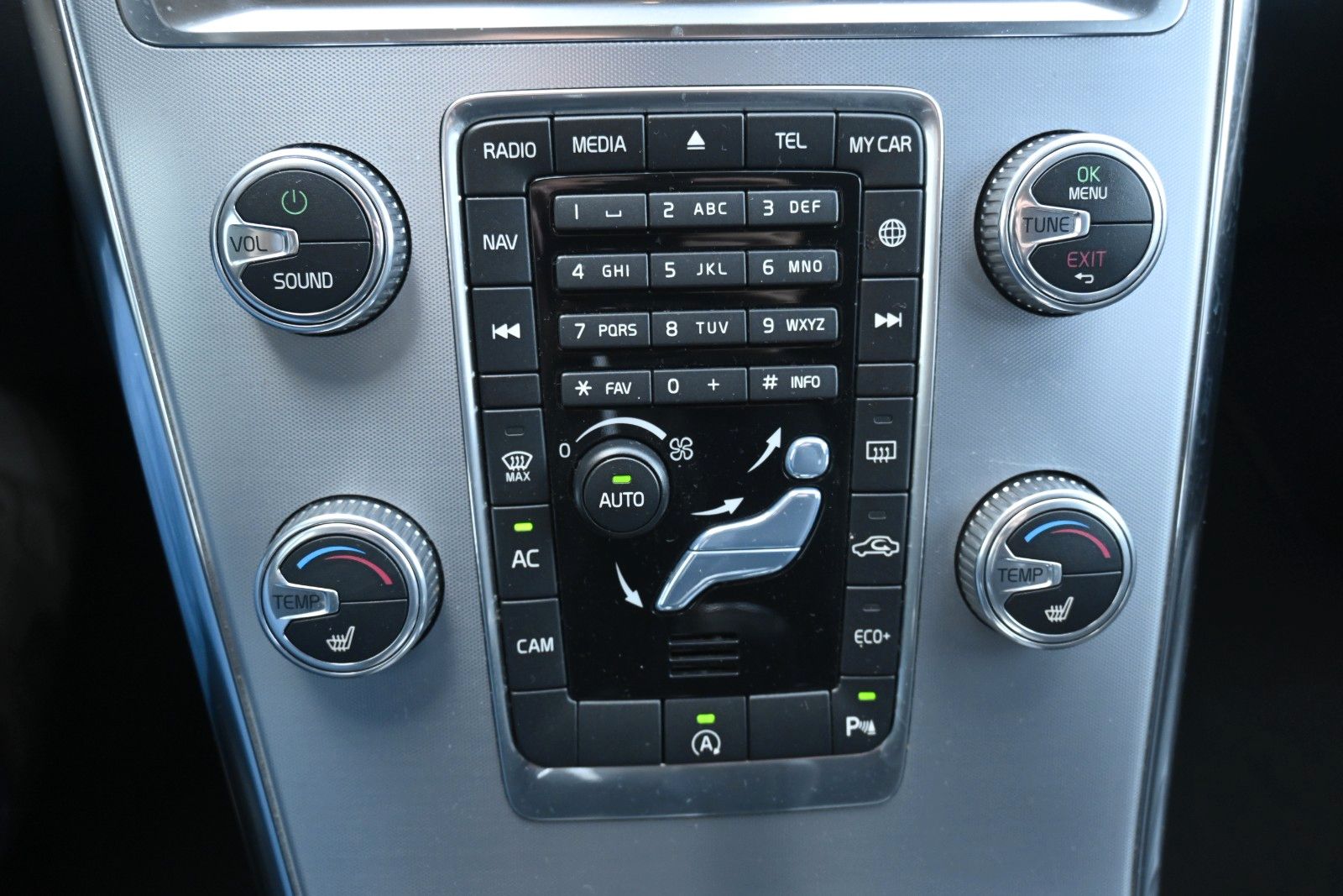 Fahrzeugabbildung Volvo XC60 D4 FWD Autom. Summum*STDHZG*RFK*