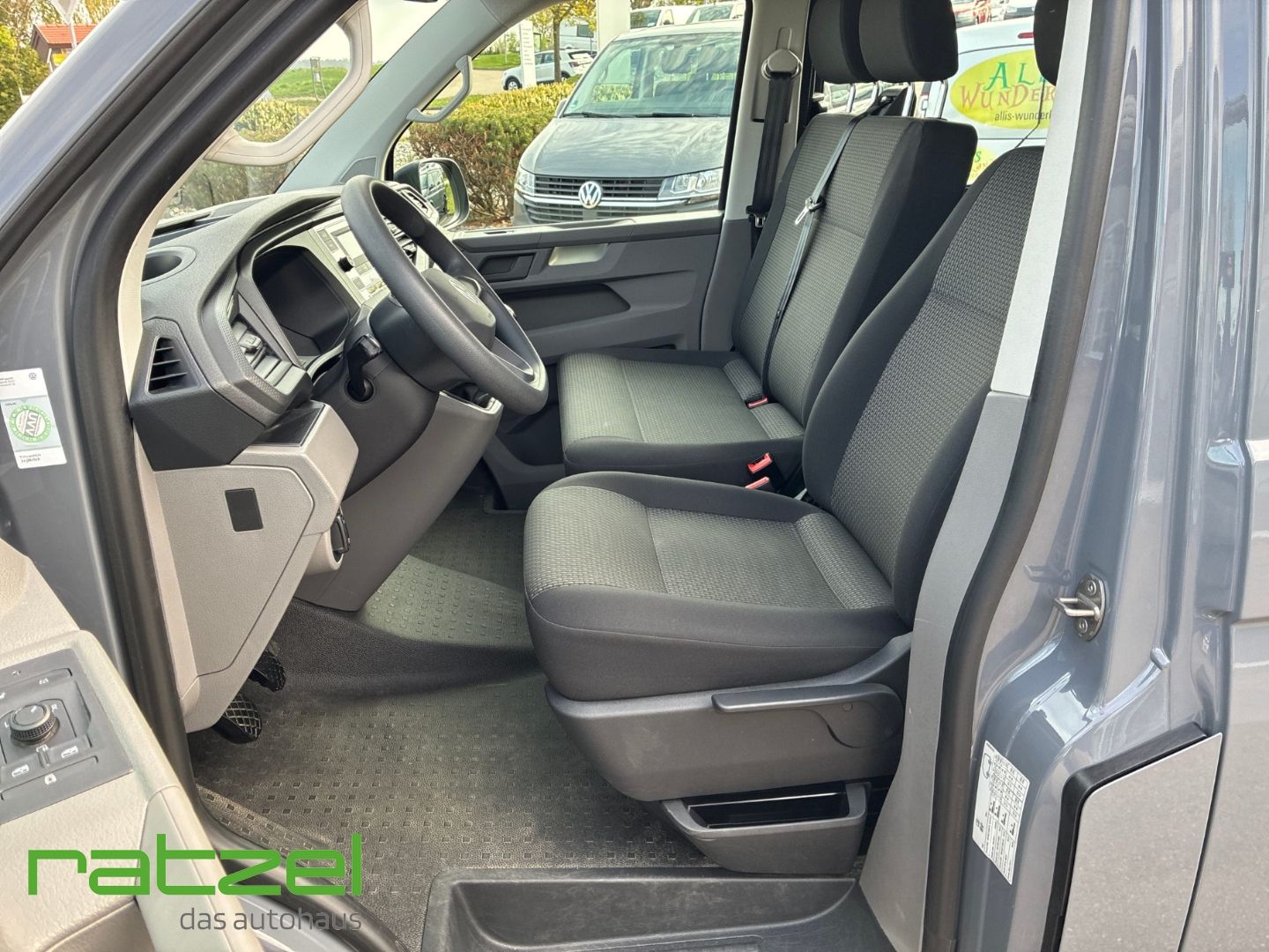 Fahrzeugabbildung Volkswagen T6.1 Kombi KR 2.0 TDI 9-Sitzer AHK DAB Notbremsa