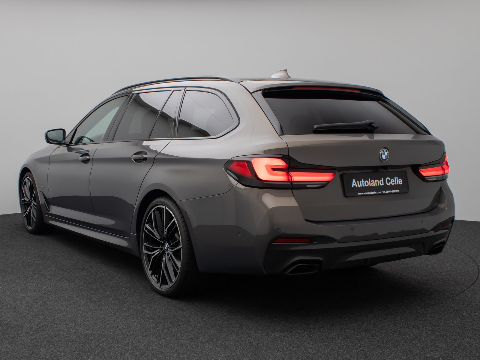 Fahrzeugabbildung BMW 530d xD M Sport Individual Panorama HUD 20Zoll
