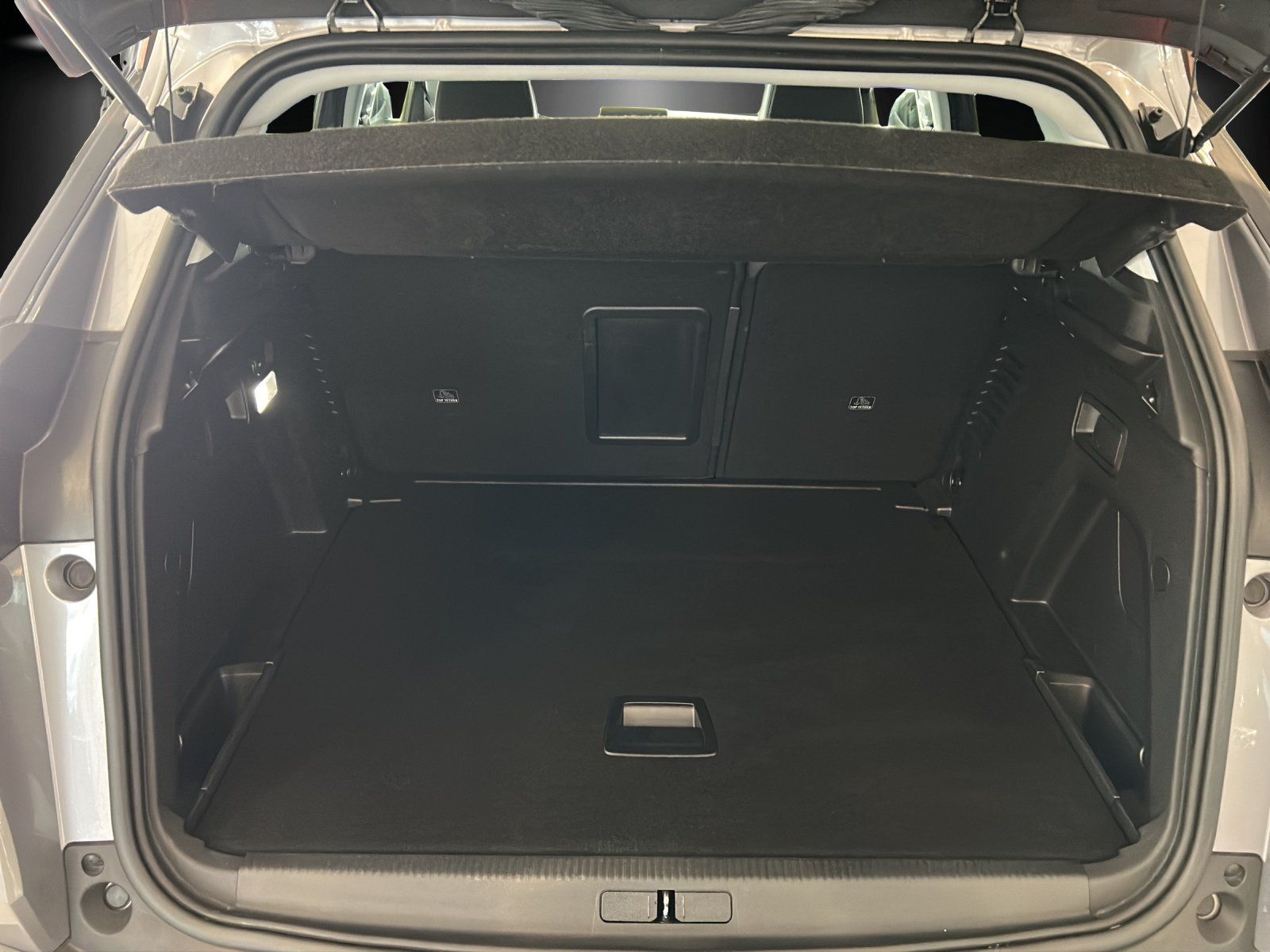 Fahrzeugabbildung Peugeot 3008 1.2 PureTech 130 Allure/NAVI/Kamera/PDC