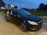 Ford Focus 1,8 Black Magic Turnier *sehr gepflegt* - Ford Focus aus 2009: Se