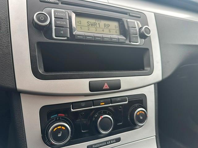Volkswagen Passat 2011 — photo 17