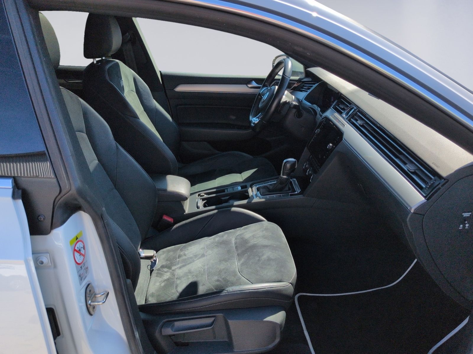 Arteon 2.0 TSI DSG R Line PANO+NAVI+ACC+SHZ