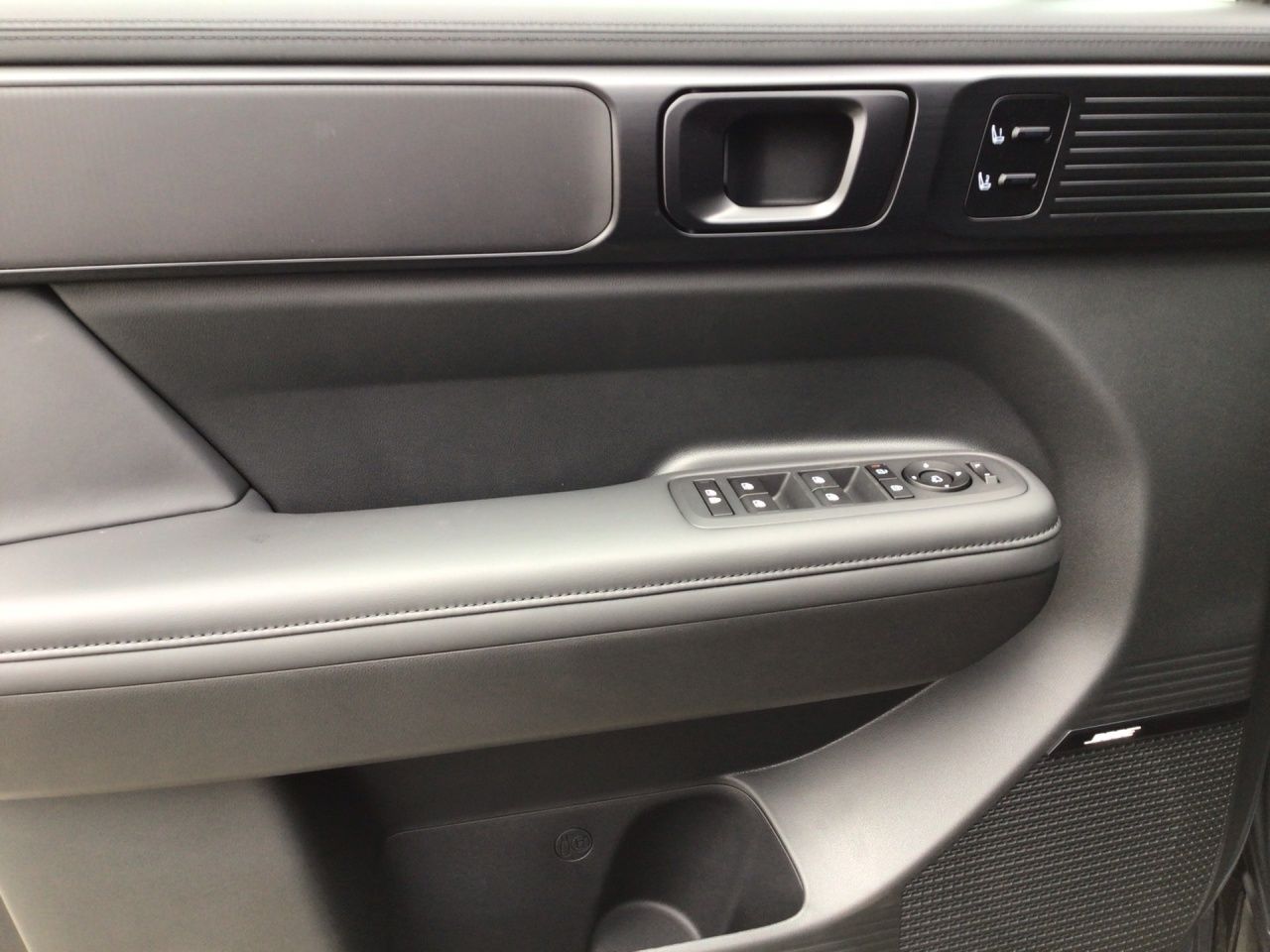 Fahrzeugabbildung Hyundai SANTA FE BLACKLINE 360 4xSHZ ACC AUT Akustikglas