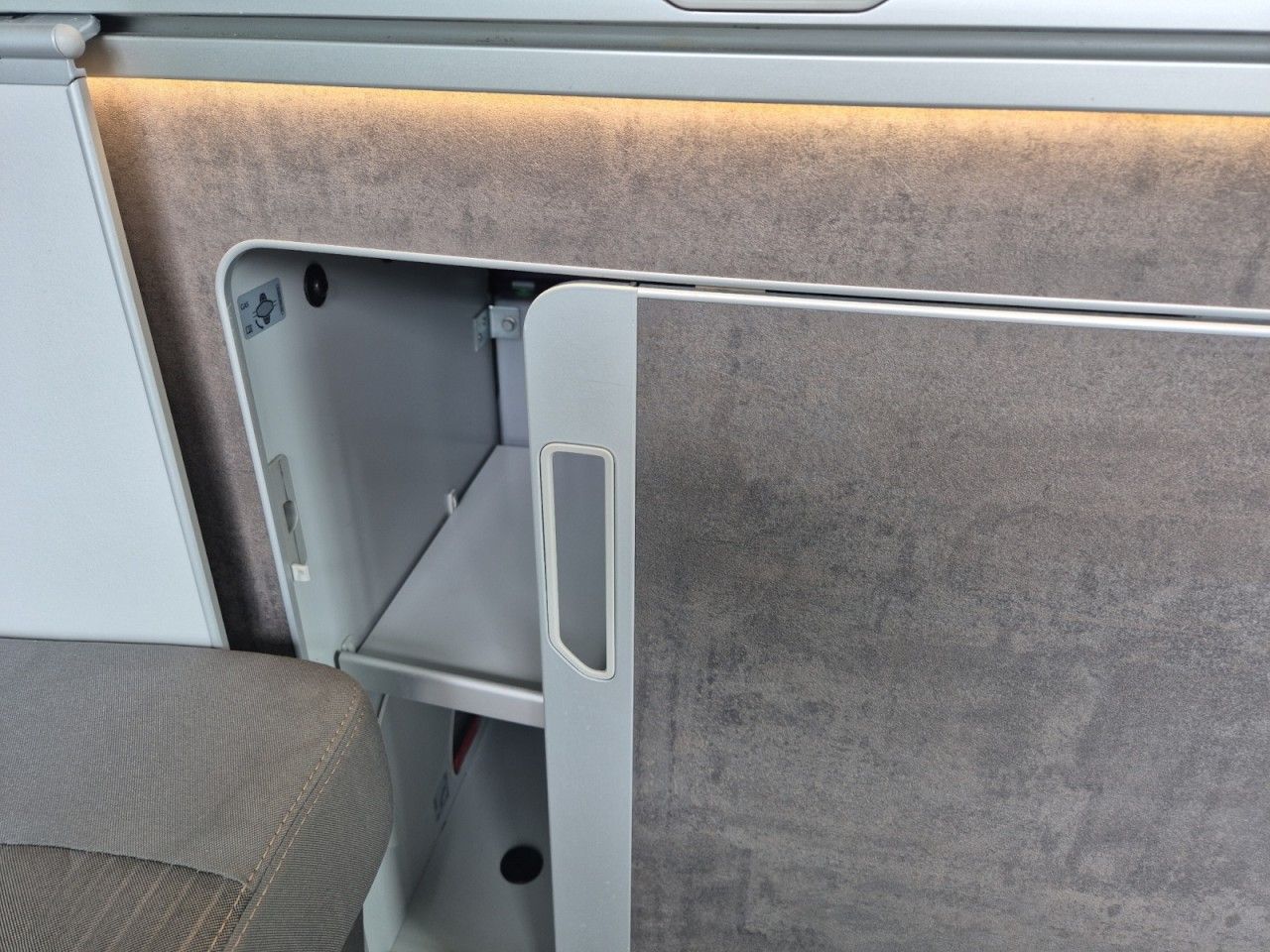 Fahrzeugabbildung Volkswagen T6.1 California Ocean Edition FWD