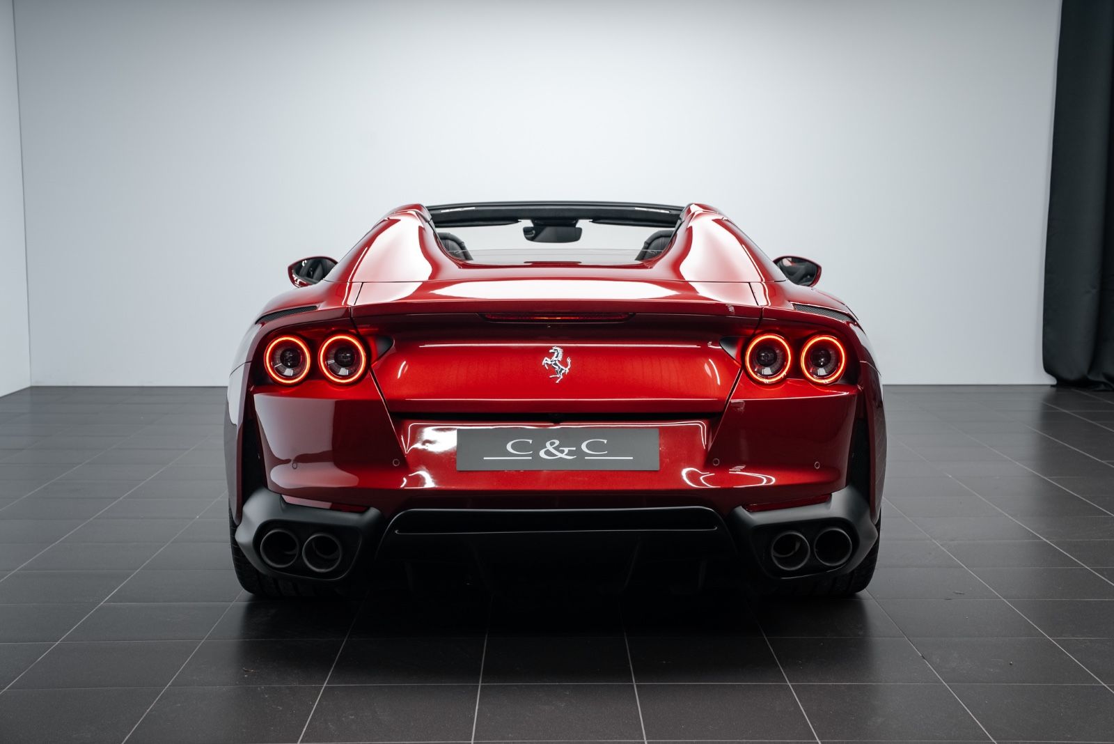 Fahrzeugabbildung Ferrari 812 GTS LIFT/SURROUND/CARBON/HISTORICAL COLOUR