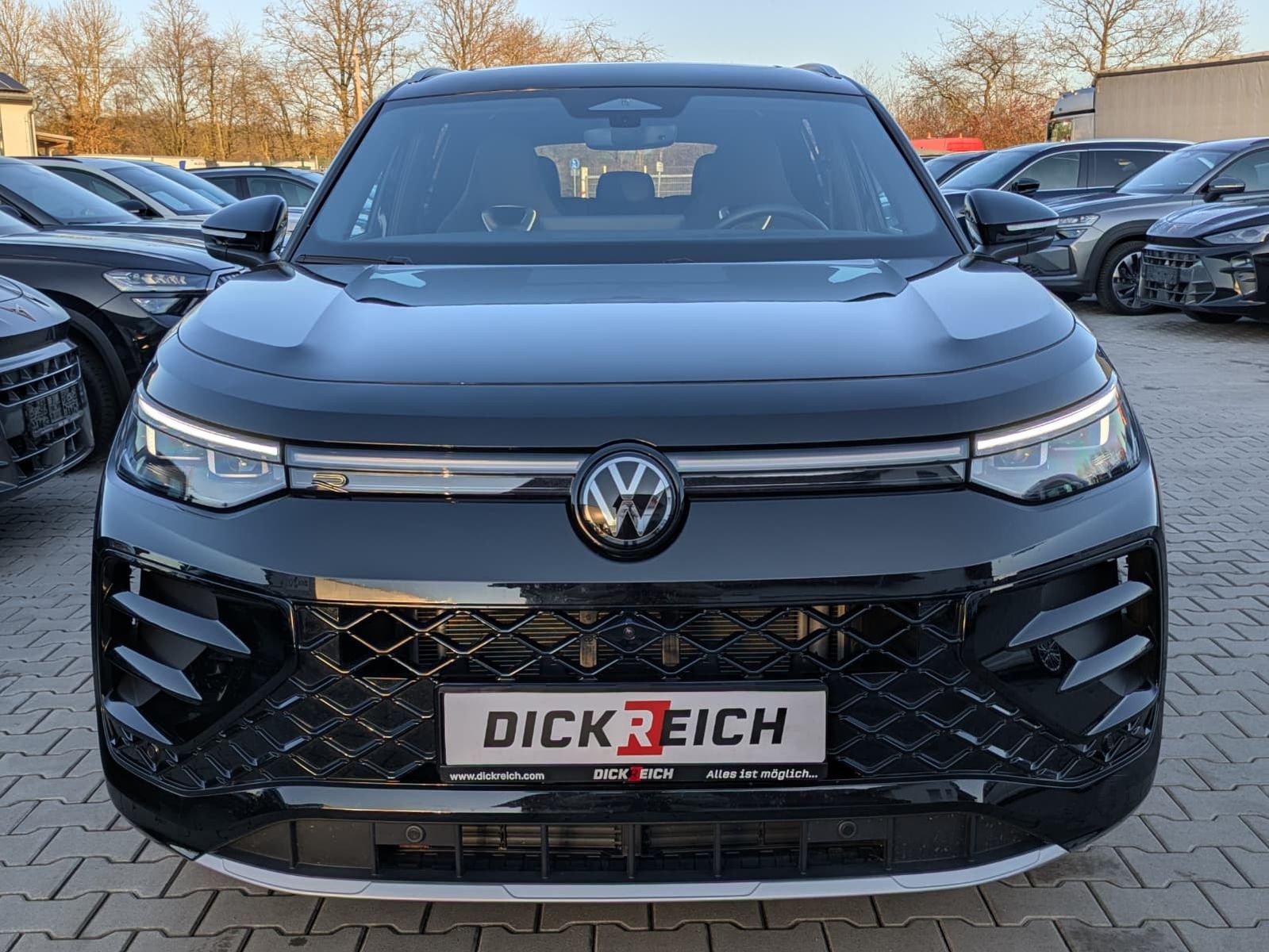 Fahrzeugabbildung Volkswagen Tayron 2.0 TDI 4M R-Line 7Si*MATRIX*AHK*PANO*HUD