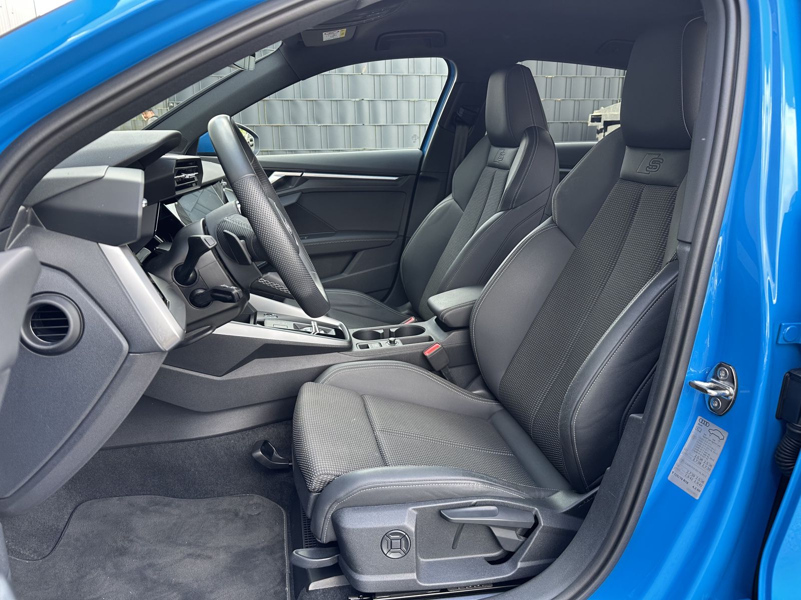 Fahrzeugabbildung Audi A3 SpB 35 TFSI S-Line Black NAV+LED+AHK+VCOCKPIT