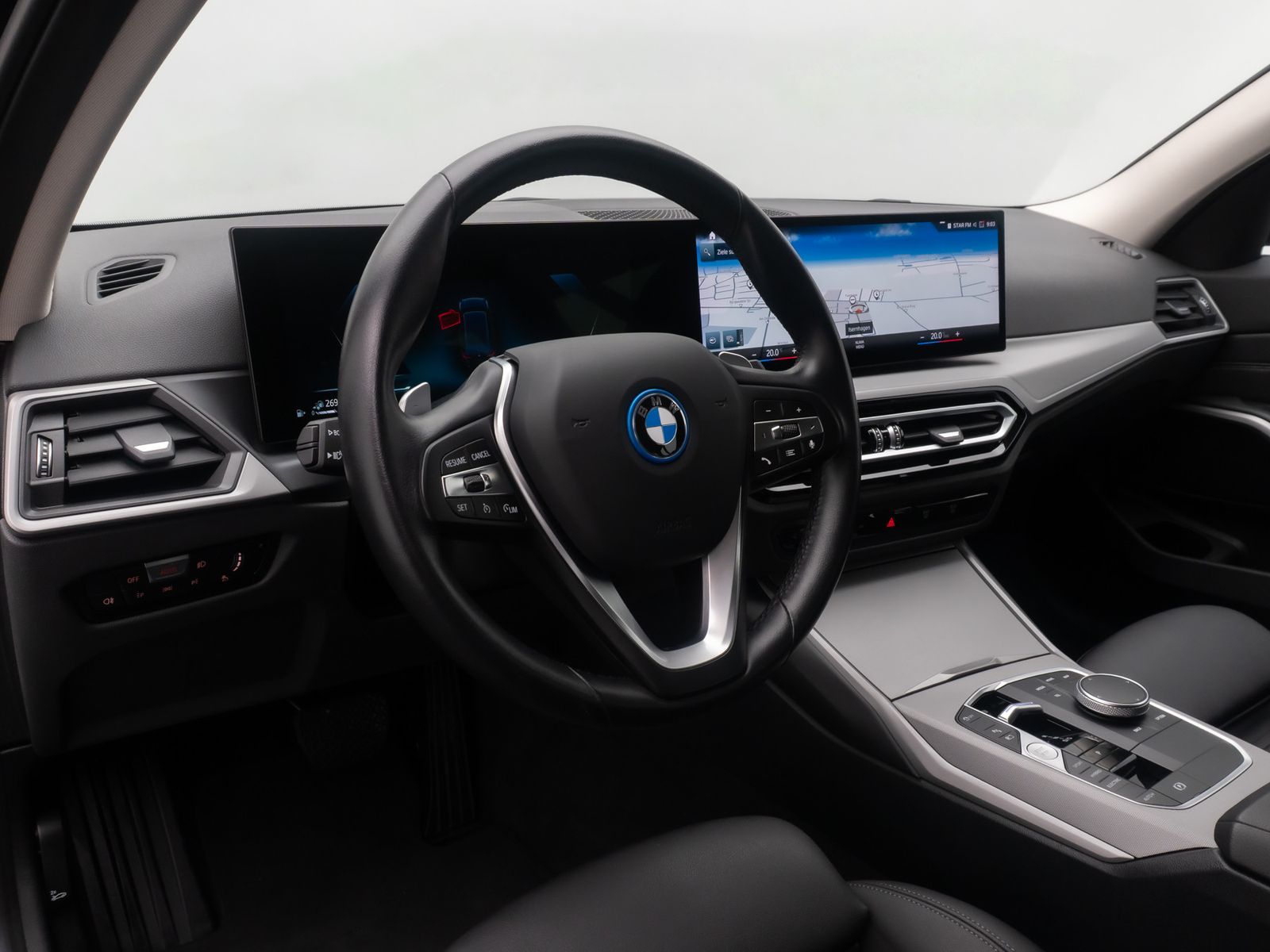 Fahrzeugabbildung BMW 330e WidscreenDispl AHK DAB Leder Sport Stop&Go