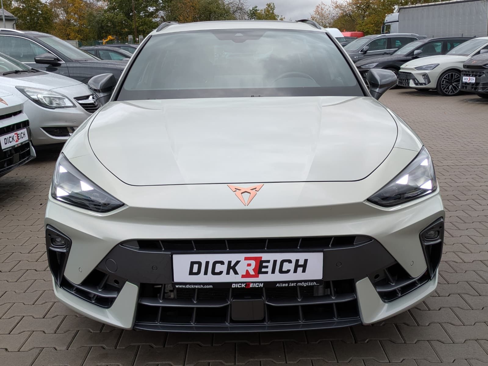 Fahrzeugabbildung CUPRA Leon 2.0 TSI VZ 4x4 PANO*MATRIX*AHK*SENNH.*DINAM