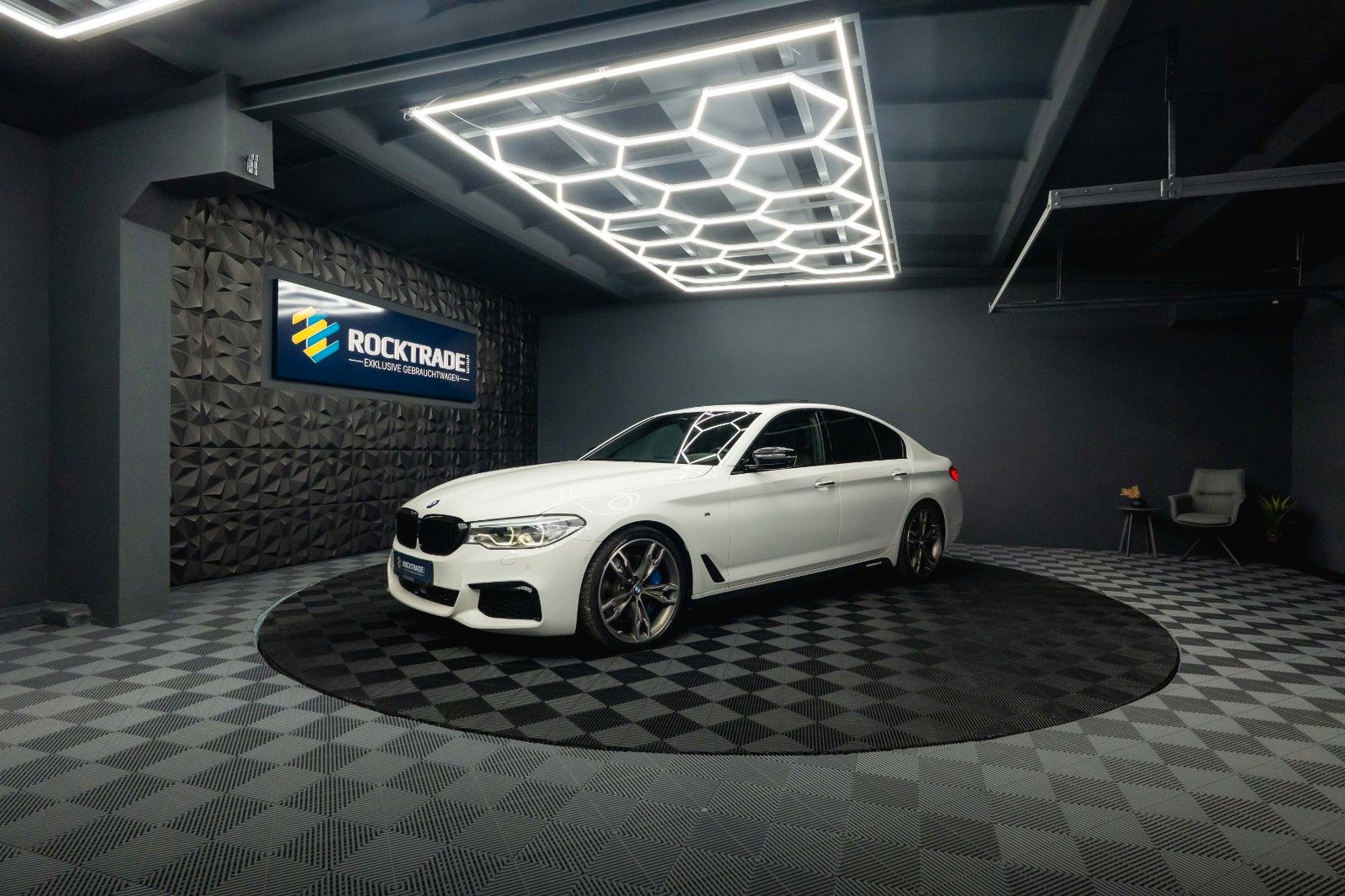 Fahrzeugabbildung BMW M550 i xDrive M-Performance Shadow *ACC*LED*360*