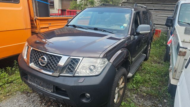 Nissan Pathfinder 3.0 dCi LE