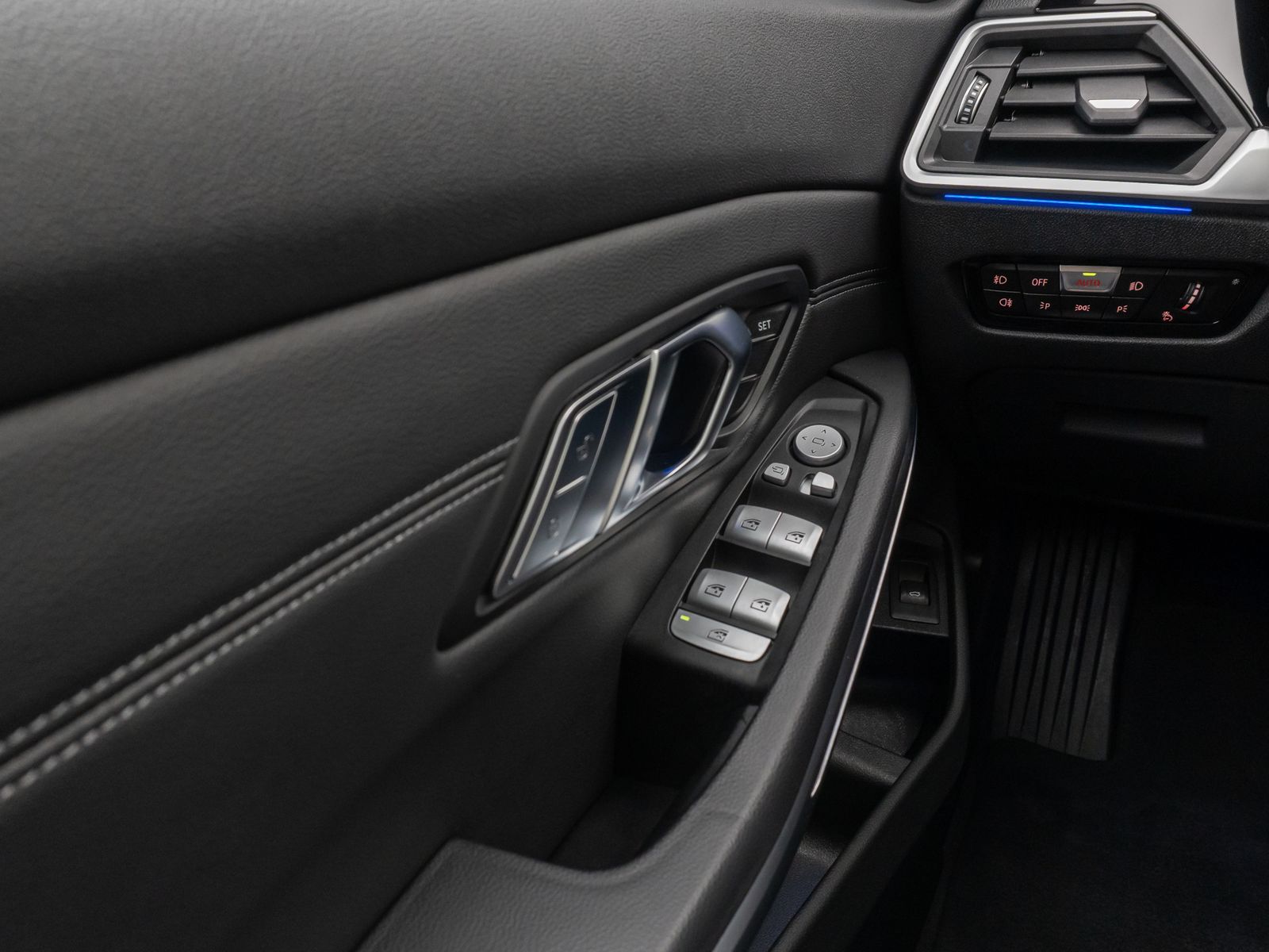 Fahrzeugabbildung BMW 320d xD Sport Line Panorama Laser 360° HUD HiFi