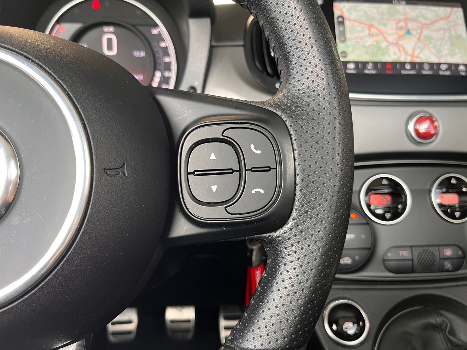 Fahrzeugabbildung Abarth 595C Turismo Sitzheizung XEN NAV LEDER PDC