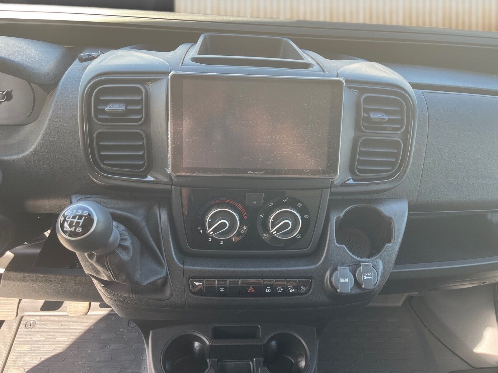 Fahrzeugabbildung Forster Livin Up FV599EBL Aktion! / Pioneer DAB, Markise