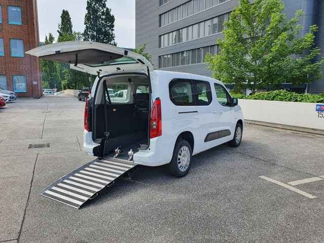 Fahrzeugabbildung Fiat Doblò Kombi L2 L2 Länge2 Autom. Rollstuhlgerecht