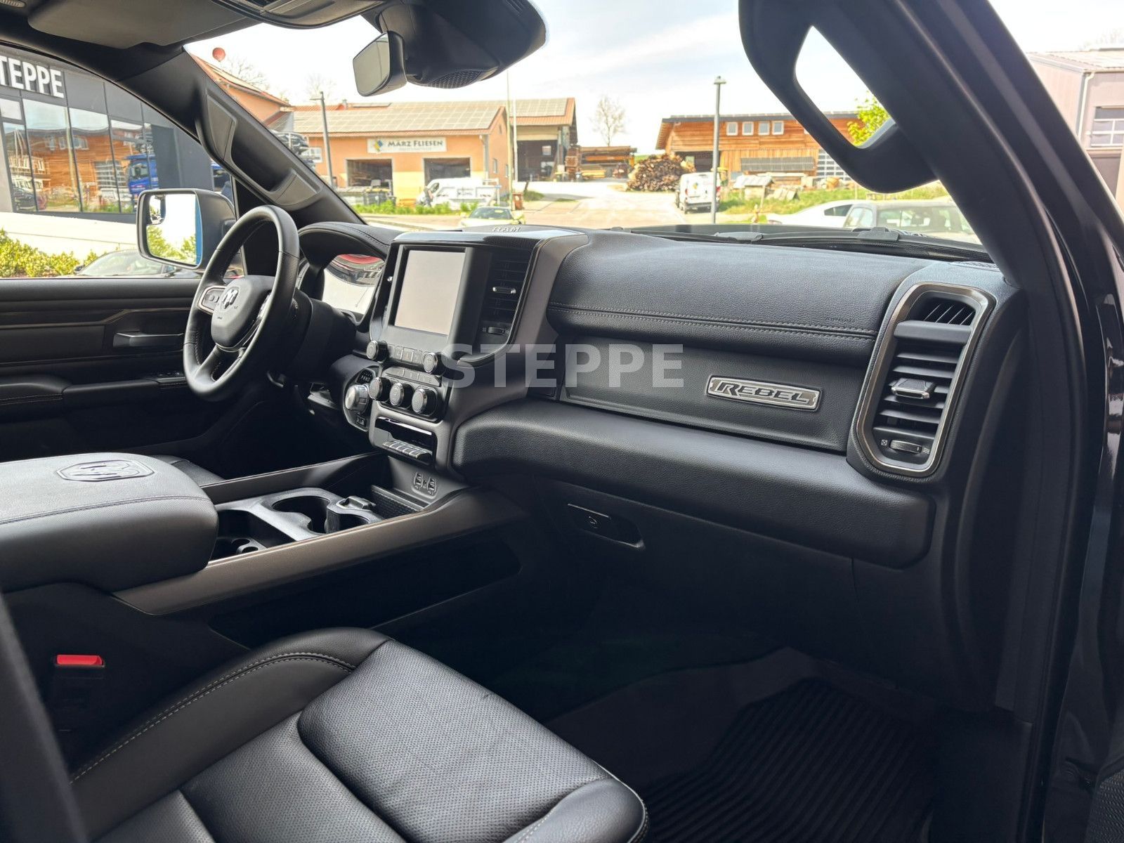 Dodge RAM 1500 REBEL 5,7V8 NIGHT ACC, Luftfed,AHK,360°