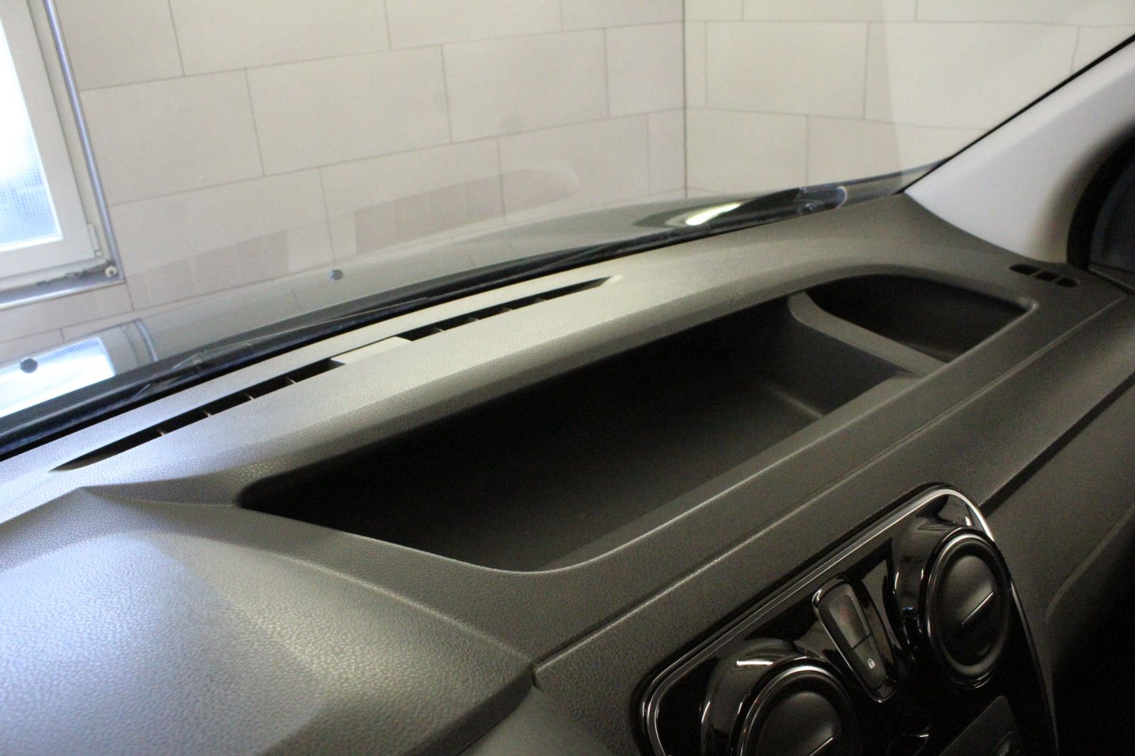 Fahrzeugabbildung Dacia Dokker 1.6 SCe 100 Laureate *Allwetterreifen*